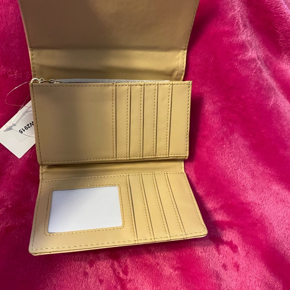 Beige wallet - Picture 2 of 2